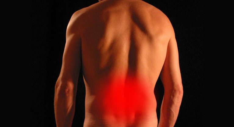 Auto Massage pour soulager les douleurs dans le bas du dos avec 2 balles de tennis !